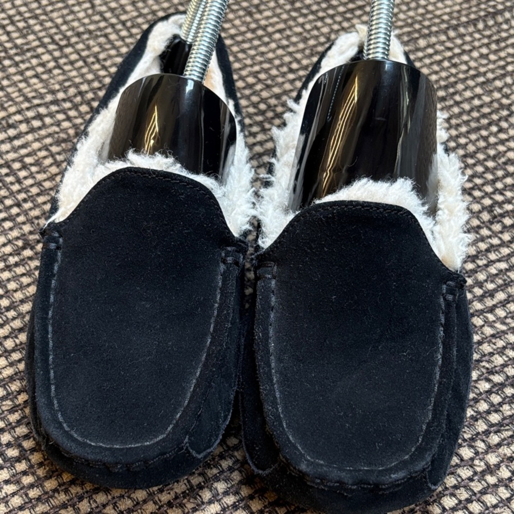 UGG Ascot Big Kid Slippers Suede Wool size 6